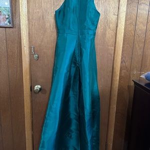 Fancy dress from Lulu’s. Size large. Color is actually dark green